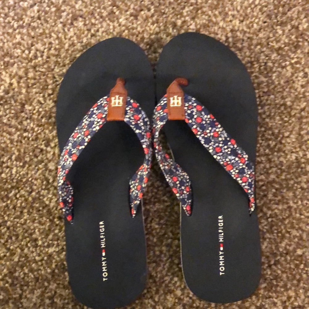 Tommy Hilfiger flip flops NWOT